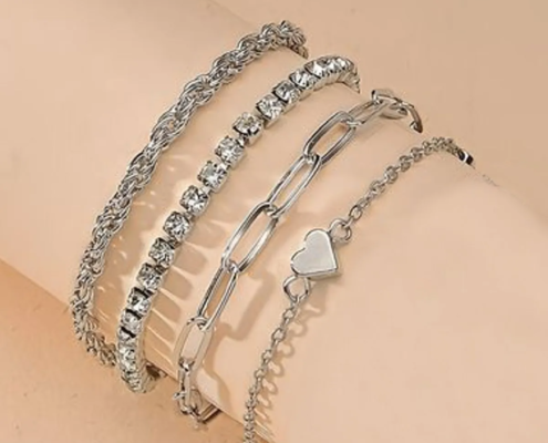 925 ayar gümüş takı seçimi hakkında bilgi veren şık kadın kolyesi görseli