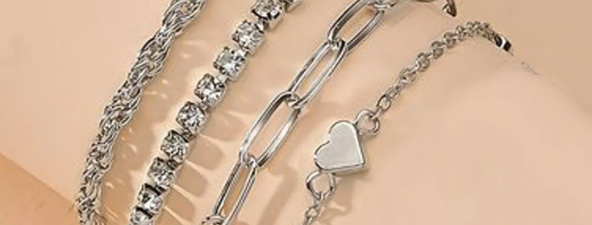 925 ayar gümüş takı seçimi hakkında bilgi veren şık kadın kolyesi görseli