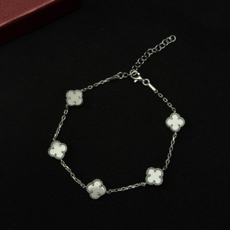 Beyaz Yonca Taşlı Gümüş Bileklik