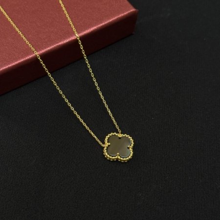 Kahverengi Yonca Tarzı Gümüş Kolye