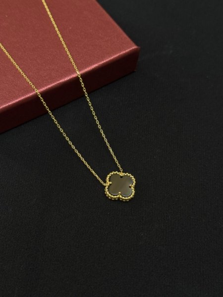 Kahverengi Yonca Tarzı Gümüş Kolye