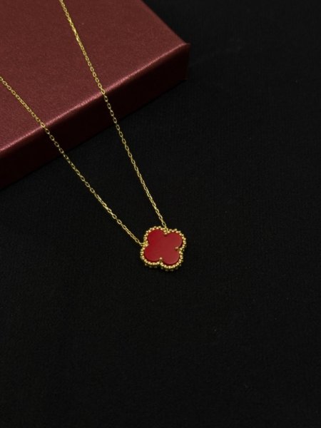 Kırmızı Gold Taşlı Yonca Kolye