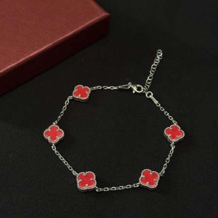 Kırmızı Taşlı Yonca Bileklik