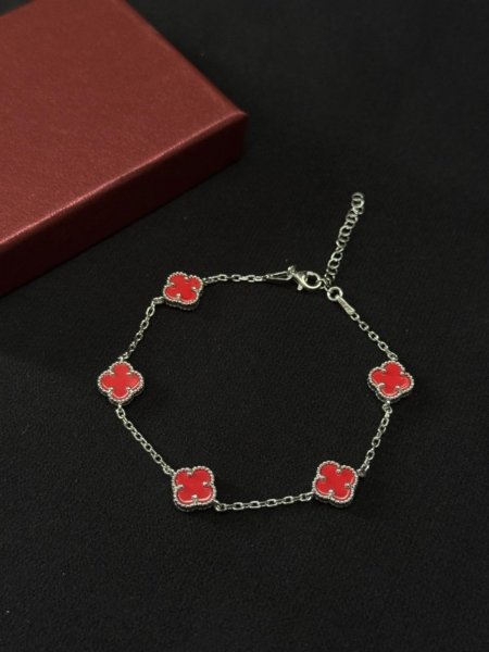Kırmızı Taşlı Yonca Bileklik