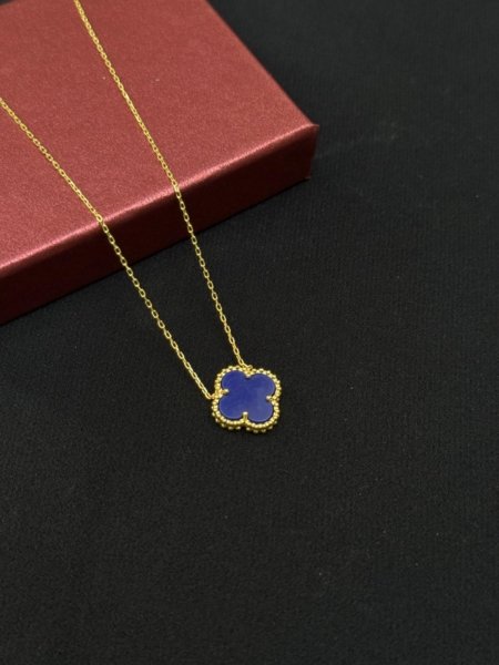 Mavi Taşlı Yonca Kolye