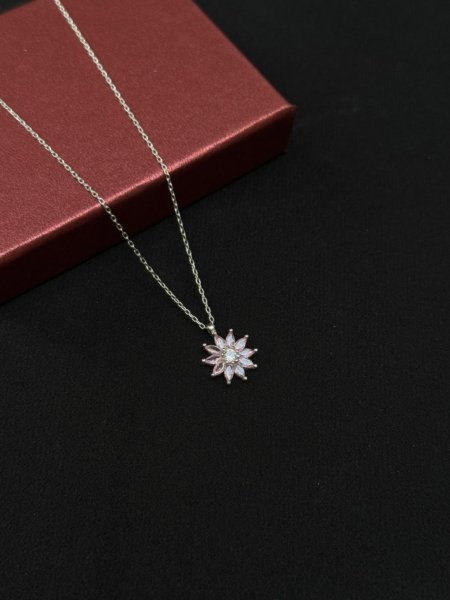 Papatya Desenli Gümüş Kadın Kolye