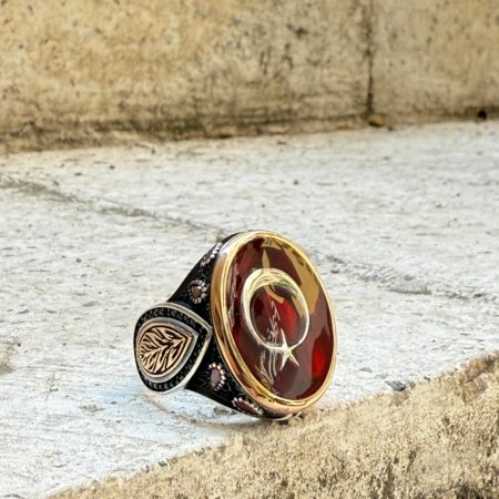 ayyıldız kabartmalı mineli erkek yüzük