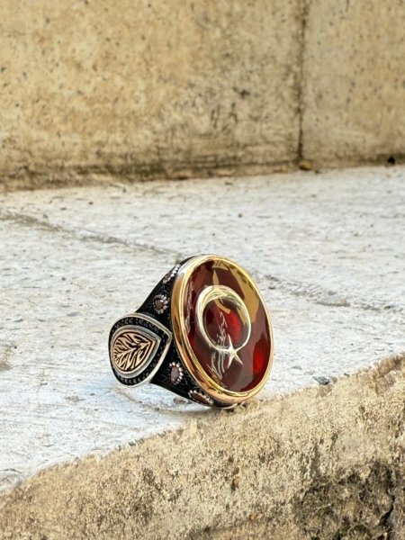 ayyıldız kabartmalı mineli erkek yüzük