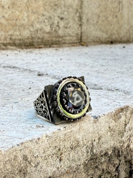 Siyah fasetli kesim taşlı oksitli 925 ayar el yapımı gümüş erkek yüzük modeli